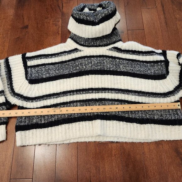 Aritzia Babaton women's striped long sleeve turtleneck sweater in size small - Picture 3 of 7